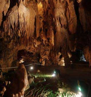 Cueva de Arbedales en Pillarno (Asturias)