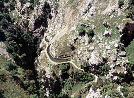 Panorámica de la senda y canal del Cares (Asturias)