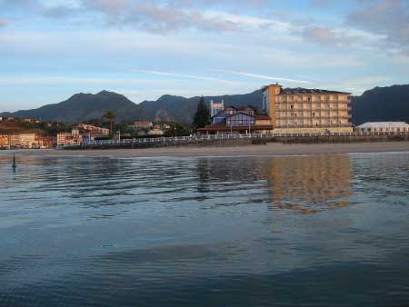 Ribadesella (Asturias). Desembocadura del río Sella.