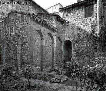 Exterior de la Cámasa Santa de Oviedo (Asturias)